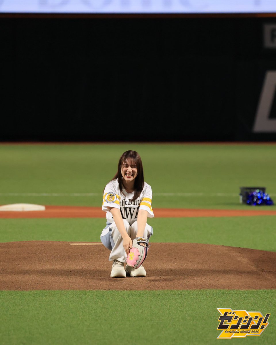 sbh_dome's tweet photo. #内田真礼 さんによるセレモニアルピッチ⚾️

#sbhawks #みずほPayPayドーム https://t.co/vWL6A05NM6