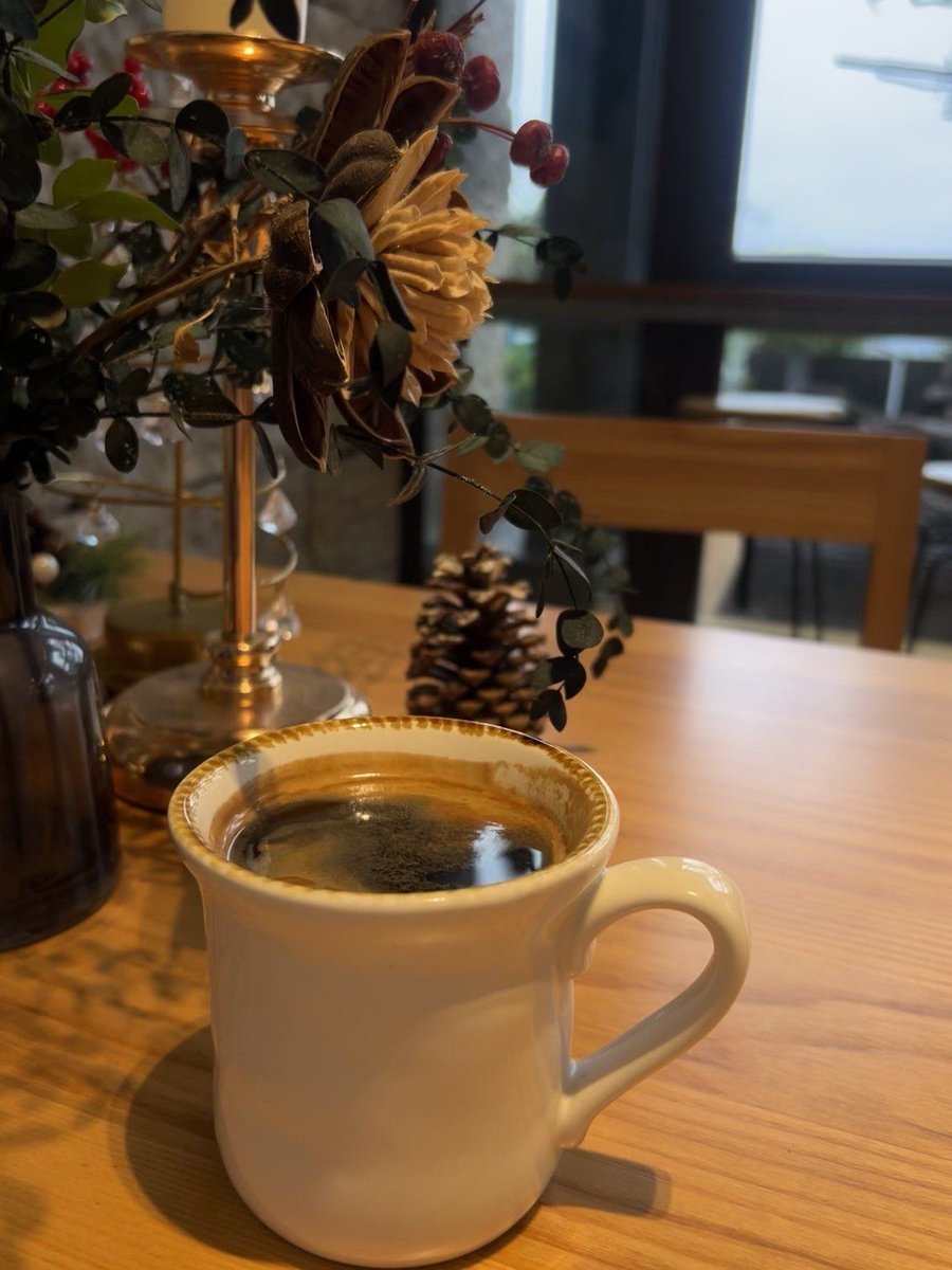 BlakelyFindacu's tweet photo. Momento de descanso rápido: café frío y ver las nubes pasar, trabajo puede esperar un ratito. https://t.co/sEX0HXCMFs
