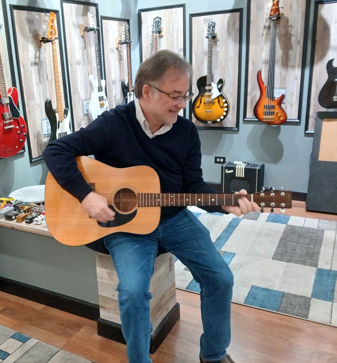 marcelinho4647's tweet photo. Rob stopped by to play a 1974 Martin D-18. Not a bad way to spend a Tuesday. Come by and sit in with us anytime. https://t.co/GQN4Livti3