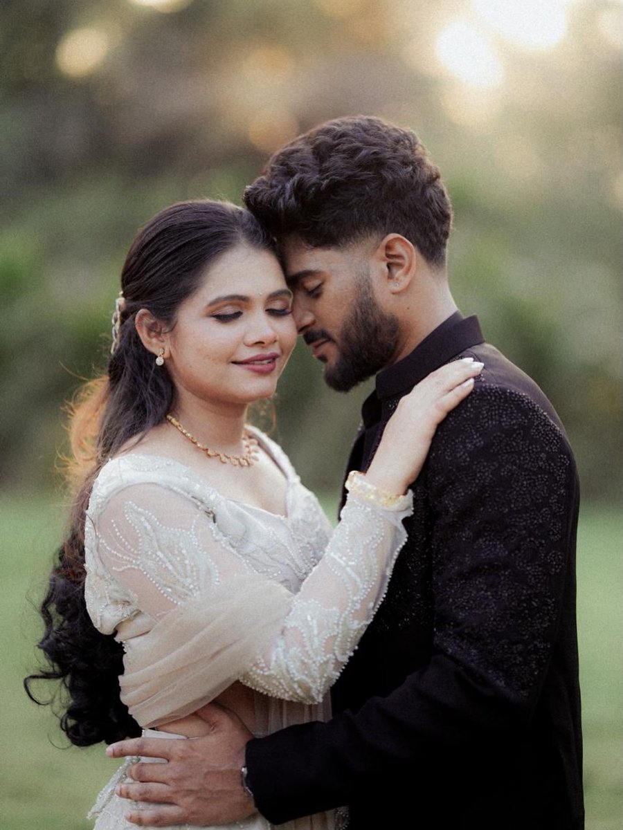 wanderson070697's tweet photo. Engagement bridal by @_rhythmic. HMUA @_neelammakeupartistgoa https://t.co/7958sUyclb