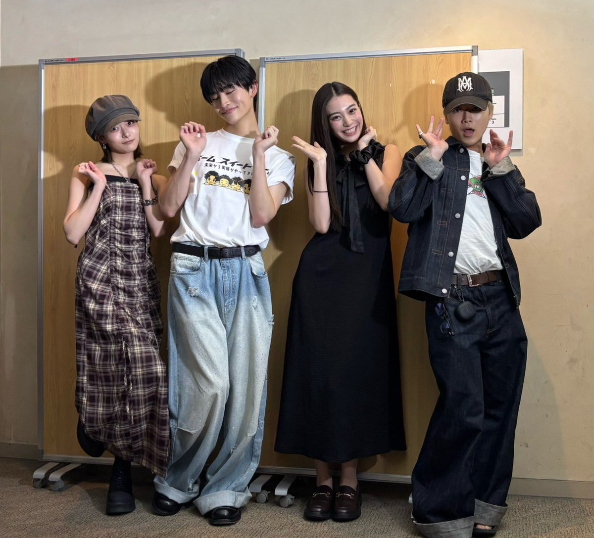 yurari722's tweet photo. 敦貴くんが出演されている映画
「HOME SWEET HOME」鑑賞させていただきました☺️
沢山笑って感動してひーちゃん敦貴くんかわいいってなって🤣✨
愛って素敵だなと思う作品でした🥹🫶🏼
舞台挨拶もお疲れ様でした(◜◡◝)
今日もファイトだよー！📣

ひーちゃんポーズしたよ✊🏼🥹✊🏼

#ホームスイートホーム https://t.co/koCm2OmVfx