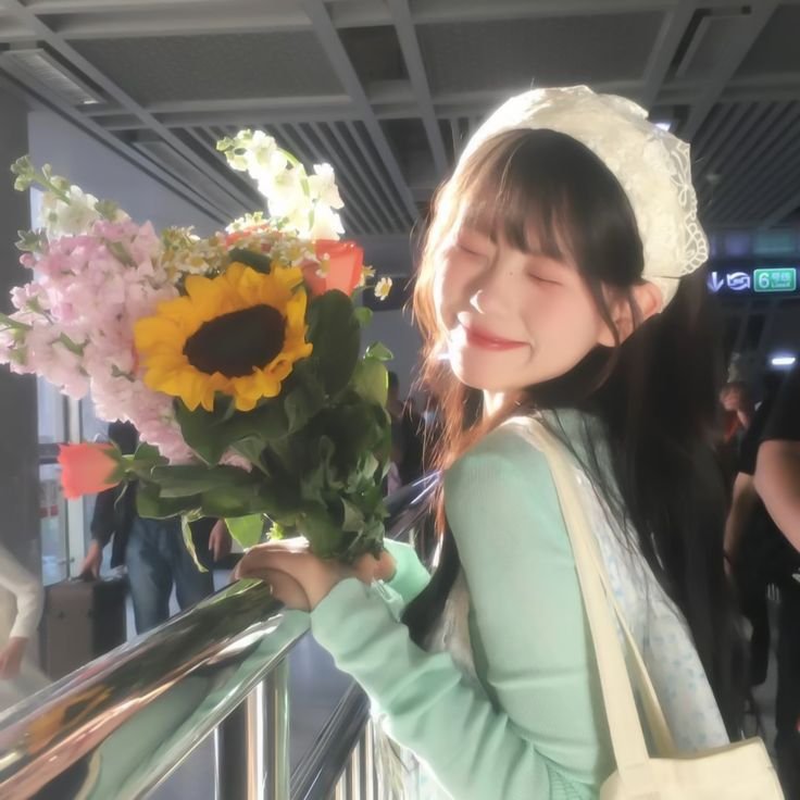 cutlsie's tweet photo. @anvseongmin Congraduation buat kak nayara @mcedical selamat atas gelar barunya yaw💐💐 jangan lupa jaga kesehatan buat persiapan wisudaw nanti yaw, semangat teruss!! 

(Taman Tobeyi) https://t.co/JuSvlUkgsb