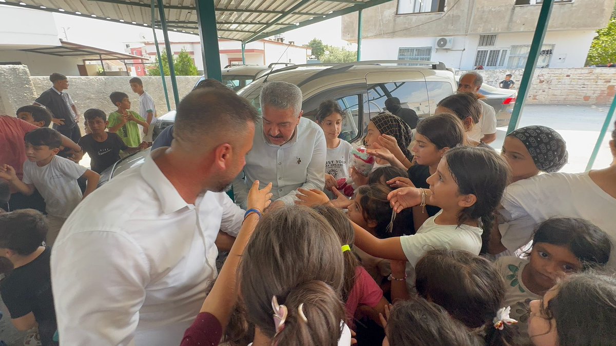 33_huseyinklc's tweet photo. 📍 Tece | Minik Kalplerle Güzel Bir Buluşma

Bugün Tece’de, geleceğimizin umudu olan minik kardeşlerimizle bir araya geldik. ❤️

Mezitli İlçe Başkanımız Sayın Hüseyin Kılıç, çocuklarımızla keyifli vakit geçirirken onlara küçük bir sürpriz yaparak çeşitli hediyeler takdim etti. 🎁 https://t.co/rCGb7XS5tI