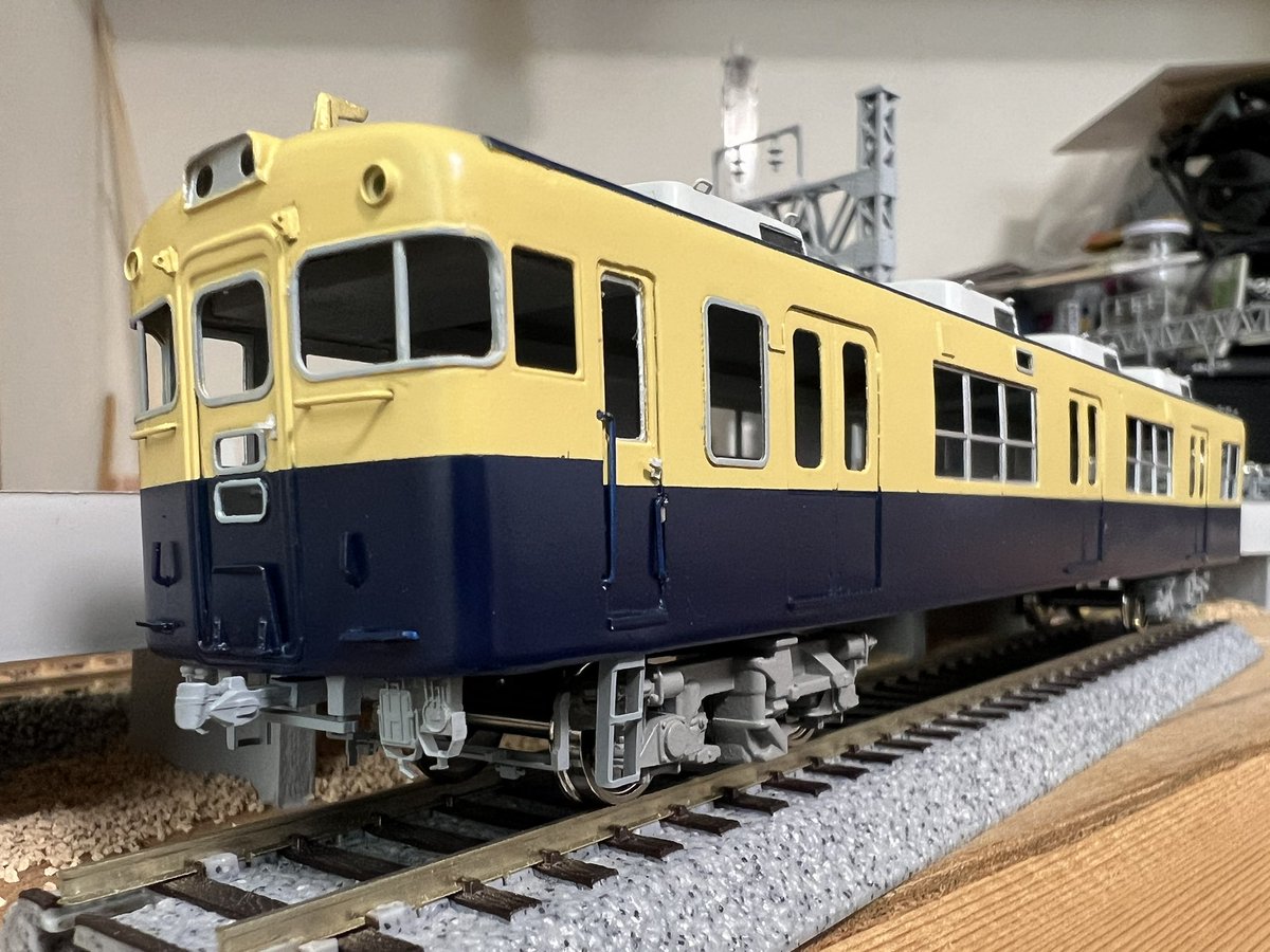 cndgwks's tweet photo. 16番山陽3000系製作記19
昼食後の1時間作業です。
先頭車の前面床下にパーツを取り付けました。
スカスカの前面ですので意外と重要なパーツだと思います。
ついでに車番の塗装を行ったので明日���車番貼りします😀 https://t.co/K15qSzmkXI