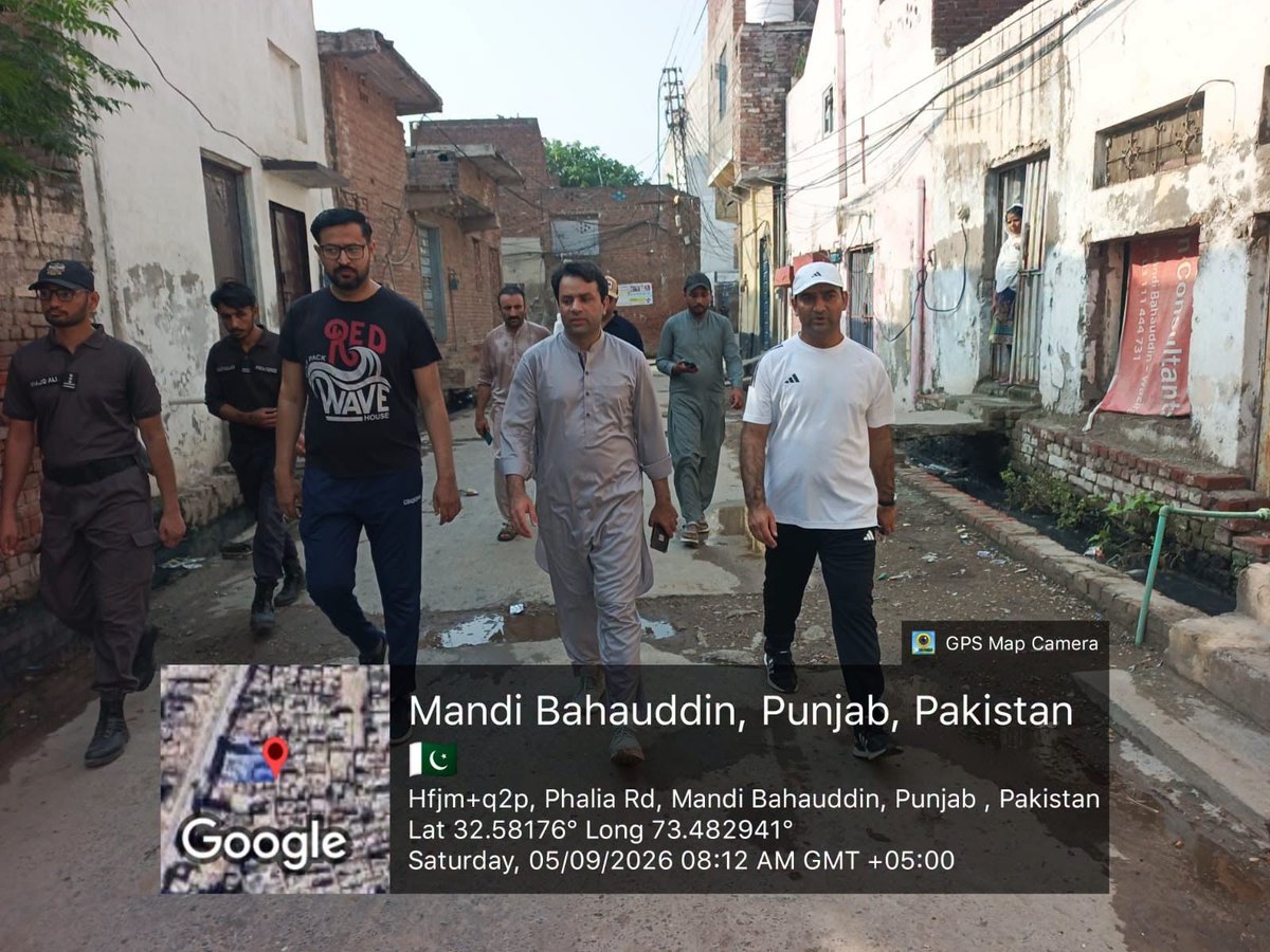 dcmbdin's tweet photo. وزیراعلیٰ پنجاب مریم نواز شریف کے ستھرا پنجاب ویژن کے تحت ڈپٹی کمشنر عدیل حیدر نے شہر میں کشمیر کالونی کا دورہ کیا۔

ڈپٹی کمشنر نے صفائی ستھرائی، کوڑا کرکٹ کی بروقت تلفی اور نکاسی آب کے انتظامات کا تفصیلی جائزہ لیا۔ https://t.co/EX6tD6Ssoh