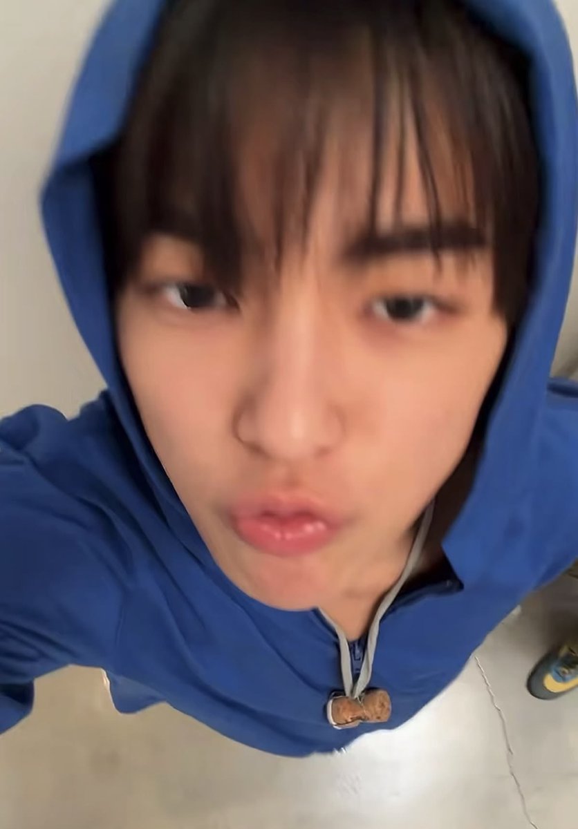kkeeoonnho's tweet photo. 파란색 후집이 주는 마음의 울림이 있음….
진짜 개좋음…….. https://t.co/CoXUQ0ViV8