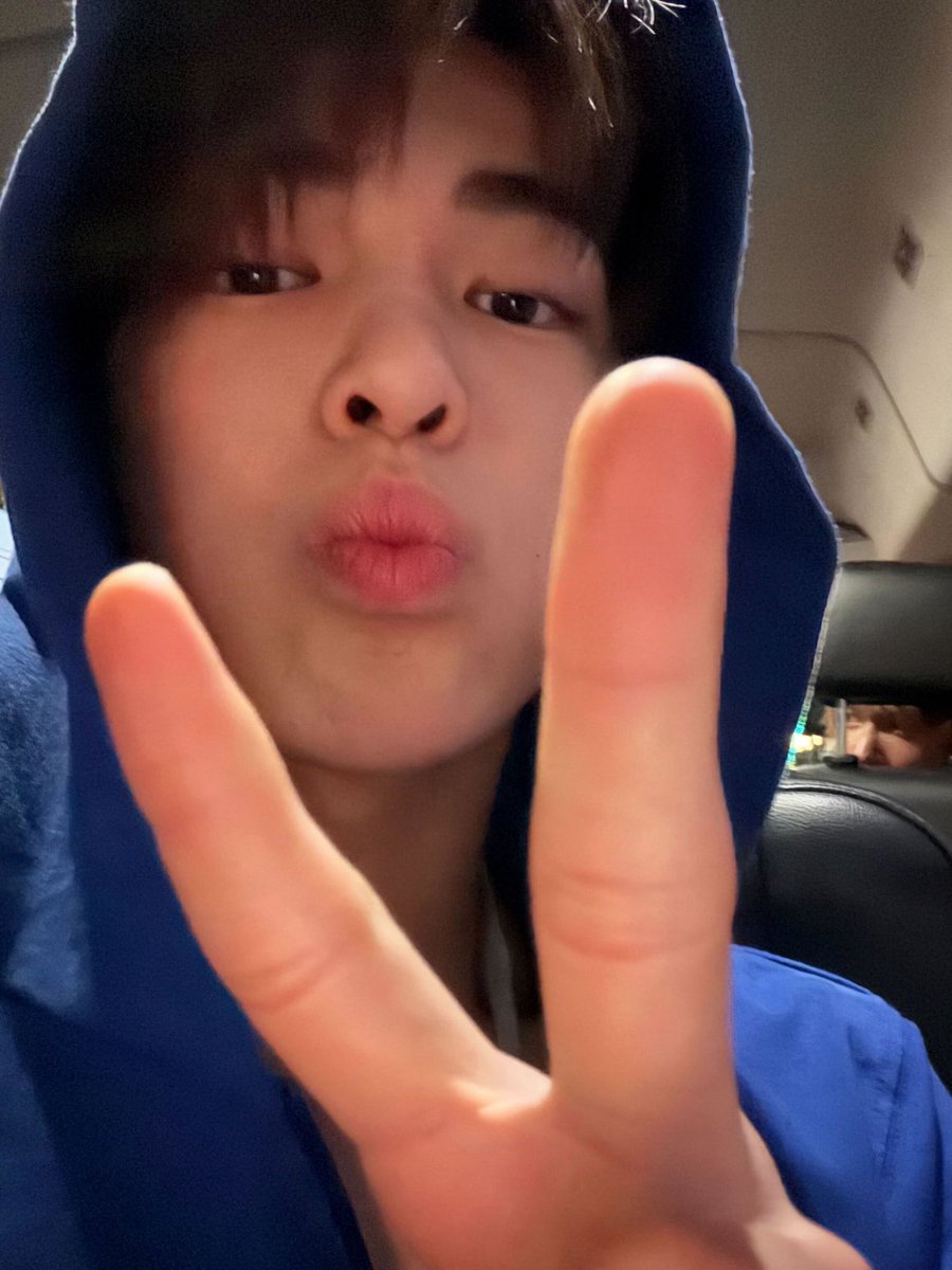 kkeeoonnho's tweet photo. 파란색 후집이 주는 마음의 울림이 있음….
진짜 개좋음…….. https://t.co/CoXUQ0ViV8