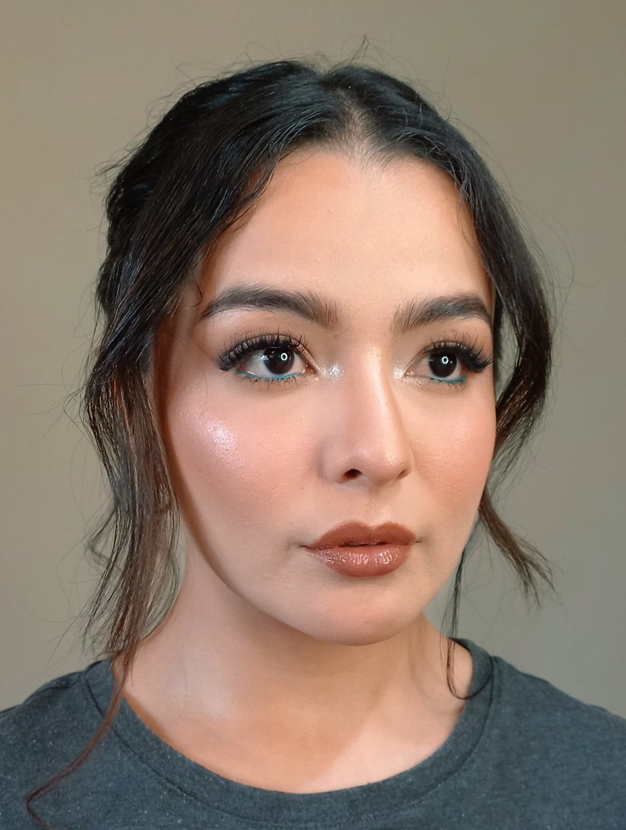 ManoelErmeson's tweet photo. Maquillaje social para quienes prefieren un look más natural. https://t.co/LN1SRUwy8y