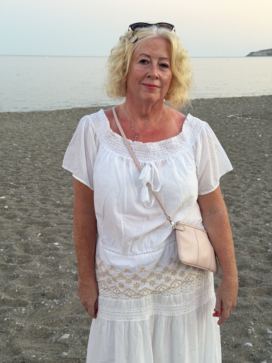 dazlove70's tweet photo. It is this amazingly beautiful lady’s birthday today. Have a lovely day @MrsFionaLove I love you. ❤️❤️❤️🎉🥳🍾🎊 https://t.co/t4jOQHt5P1