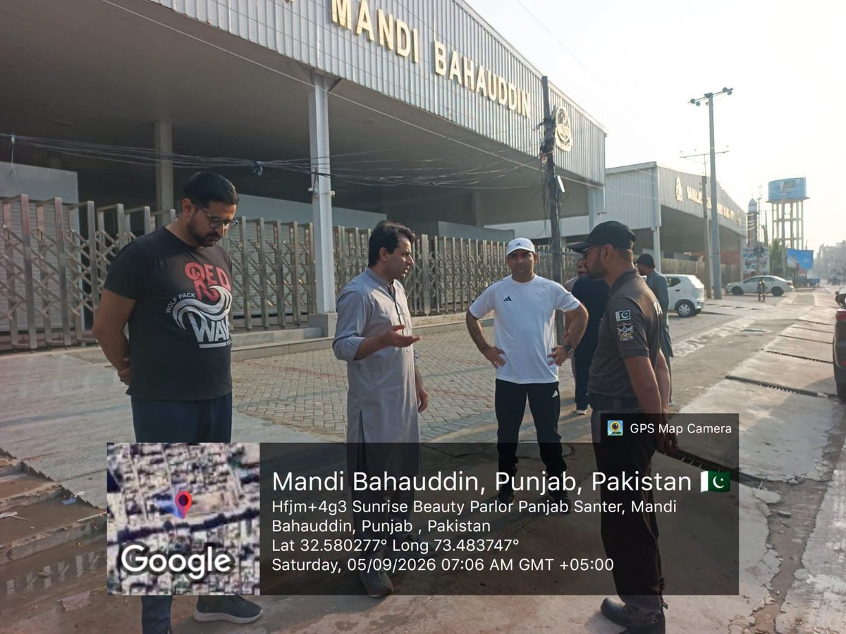 dcmbdin's tweet photo. وزیراعلیٰ پنجاب مریم نواز شریف کے "ستھرا پنجاب" ویژن کو عملی جامہ پہنانے کے لیے انتظامیہ متحرک

ڈپٹی کمشنر عدیل حیدر نے شہر کے شہر کے اہم اور گنجان علاقوں، چیمہ چوک اور ست سرا کا دورہ کیا اور صفائی ستھرائی کے مجموعی انتظامات کا باریک بینی سے جائزہ لیا۔ https://t.co/6Wk5xKNPmA