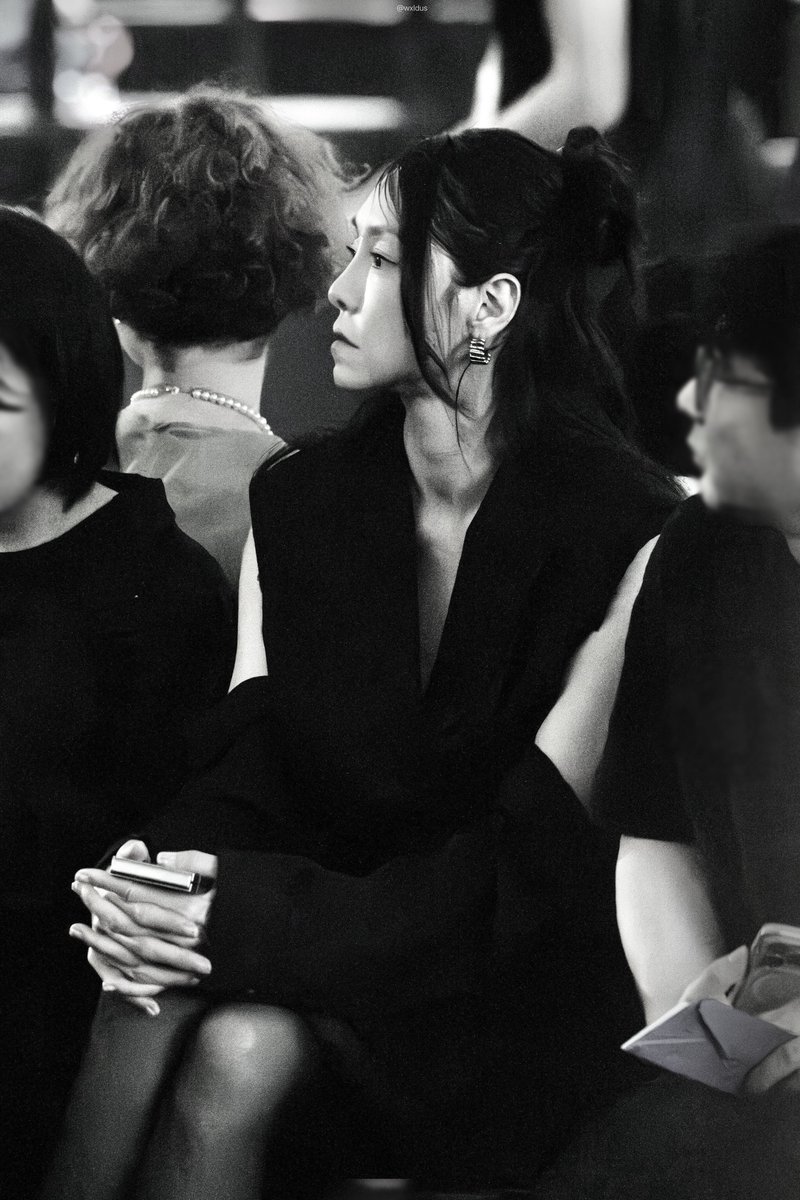 wxldus's tweet photo. 타마라 전시 찾아간 라파엘라미
Woman is 차지연... ... https://t.co/M7QA1GJorI