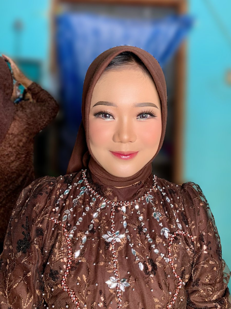oliveirah78's tweet photo. Make up by @apriliaadwi_wedding 
Tanpa cukur alis 

Malu bertanya, sesat di jalan. Yuk tanya dulu. Info PL: 087872894503 
No telepon https://t.co/yyAzryMMPu
