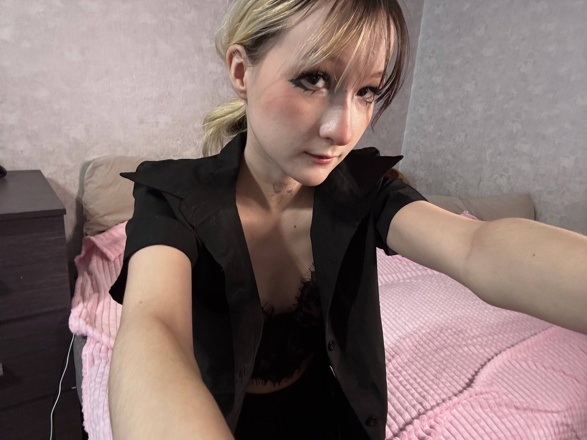 LilfainBaby's tweet photo. By the way, I want to congratulate everyone on the end of summer, I completely forgot about it ^^ https://t.co/SPK2PHzbxq