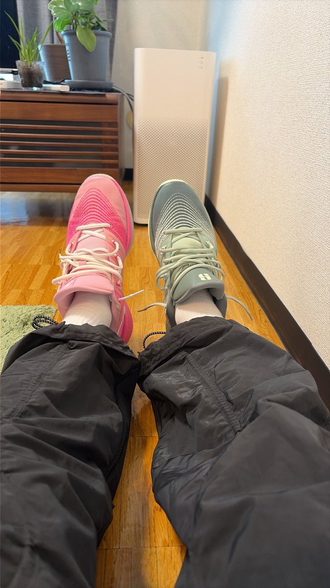 yu_bsk130's tweet photo. サブリナ3、BY you終わっちゃったからEPで買ったけど、ミットソール？の厚みが違う気が…

あとEPのほうが小さめの作り？
by youは27.5cm
EPは27.5cm(ウィメンズサイズ)だけど
小さめな気がする
by youは10回以上履いてるからかな🧐

EP展開やめてくれないかな〜笑
誰かby youの27.5譲ってください笑 https://t.co/r9tnEU9i0j
