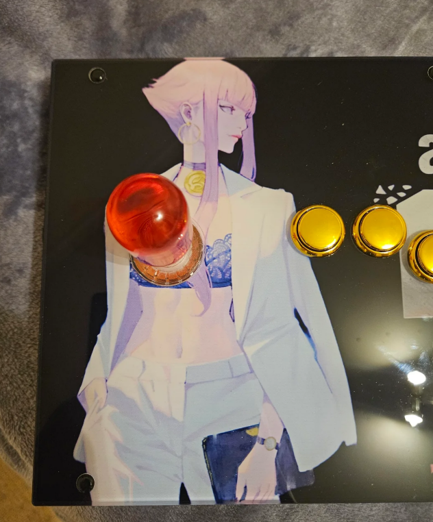 FightBoxArcade_'s tweet photo. This #FightBox #M1 build is absolutely π₯π₯π₯
Custom split #6GAWD layout, #Manon artwork, #Qanba Gravity KS buttons + #Knee Lever Neo.
Gold, black & blue is just PERFECT. ππ€π
#FightBox #StreetFighter6 #FGC https://t.co/KOp8CUlF3Y