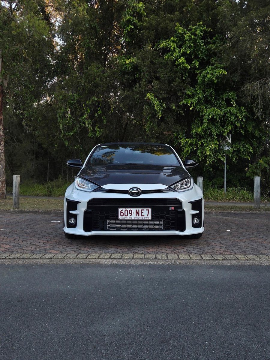 Babydohe's tweet photo. The intake noise is insane. I want it color-matched, but I’ll keep the middle carbon for a two-tone look. https://t.co/yunLci6Di2