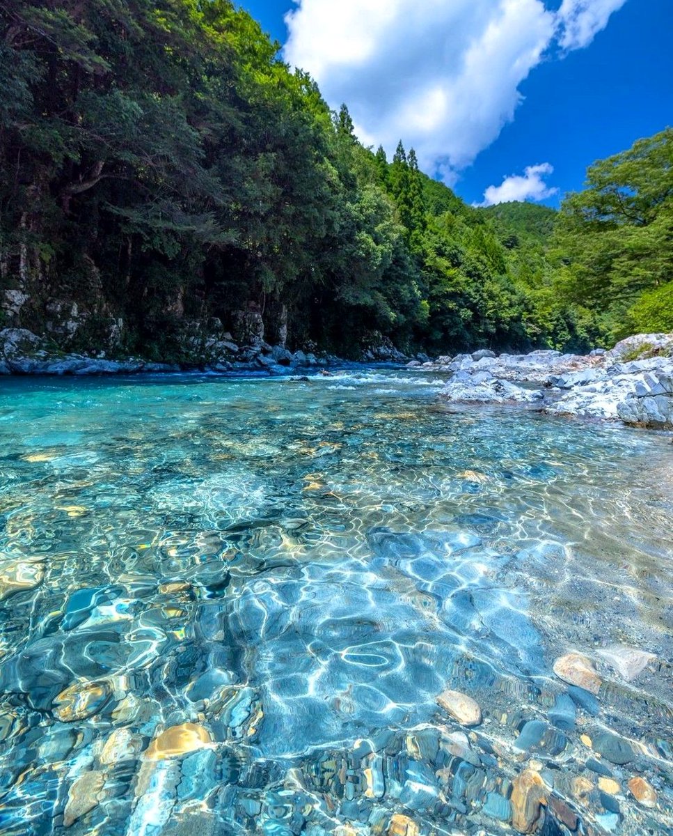 Onthe_Road's tweet photo. 日が短くなると、なんだか気分も沈みがち☁️
でも、リラックスタイムやお気に入りの飲み物で心を温めよう！🍵寒い季節を楽しむ方法見つけてみてね！ https://t.co/0NocSzHfRA