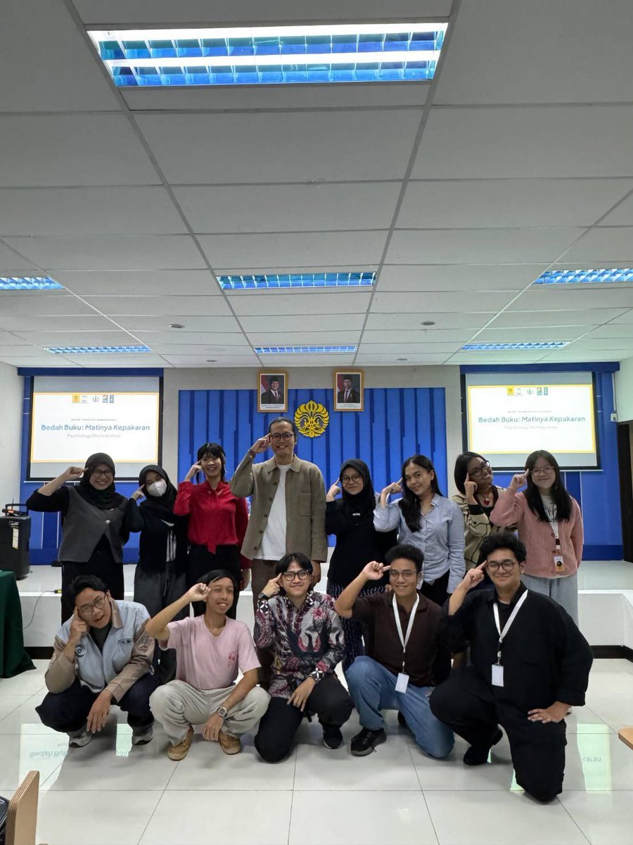 valocityyy's tweet photo. MAW KASI TESTIMONI PDKM juga ... 

As a PDKM grad, aku dipertemukan sama departemen that I cherished so much and turns out? It eventually become my second home. 

So, what are you waiting for? Go daftar pdkm brahh (mau di keilmuan atau dep/biro yang lain, ya! <3) https://t.co/2e9NH23pI8