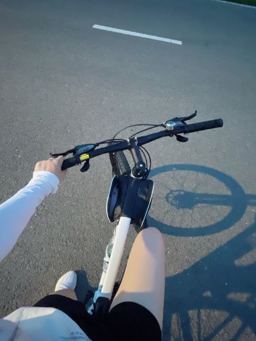 BettyWrighj's tweet photo. A little ride, a little breeze, and a whole lot of freedom🤍
Finding beauty in the simplest moments🚲 https://t.co/NTH5eMpC0z