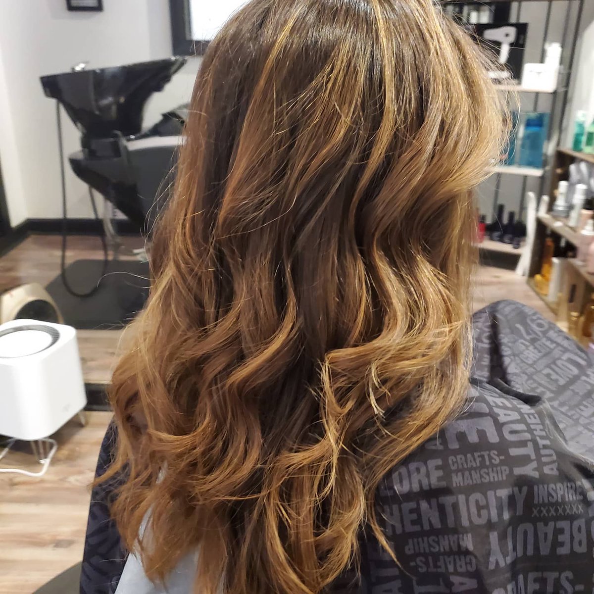 LynnAssumiptt's tweet photo. Her highlights are from October. Balayage gives you more time between visits, but don’t forget to care for those ends between color appointments. https://t.co/MCNFORURjg