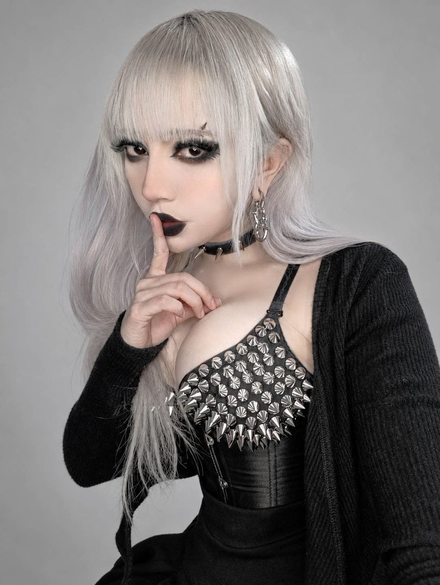 ambariicoque's tweet photo. Me out of cosplay today 🖤🖤🖤🖤 https://t.co/Bhr1Viqmmp