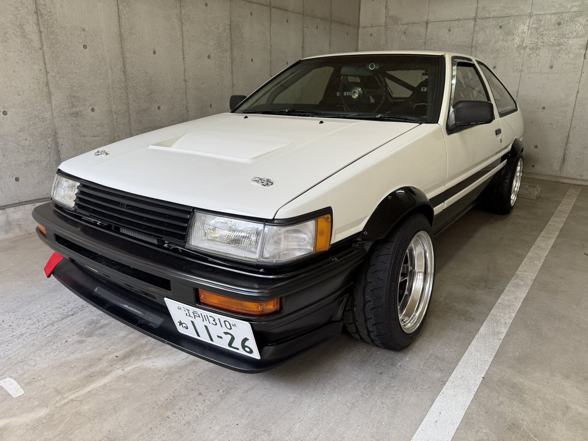 iwateniikitai's tweet photo. 現行のアルファードを買ったとかっていう地元の先輩と車の話になってカローラに乗ってるって答えたら「お前も50なんだからそれなりの車に乗れよ」って言われたカローラがコチラです。
可哀想だから優越感に浸らせてやったけどさ。
俺のカローラ、お前のアルファード2台分だっつーんだよ。
ばーか(笑) https://t.co/BsFOhUQLXg