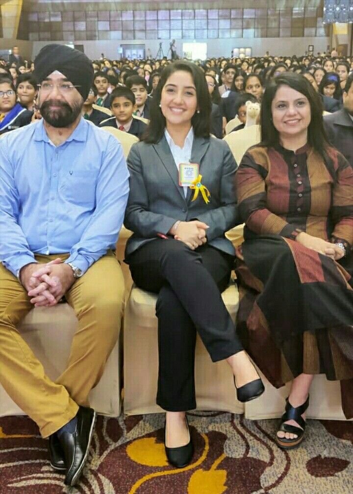 AshnoorOFC's tweet photo. Teachers don’t just teach lessons, they inspire dreams, shape minds, and leave a lifelong impact. ❤️✨
This Teacher’s Day, celebrating the beautiful bond between a teacher and a student — a bond built on guidance, gratitude and countless memories. 📚🌸

Happy Teacher’s Day! 🫶🏻✨
#TeachersDay #HappyTeachersDay #AshnoorKaur @ashnoorofficial