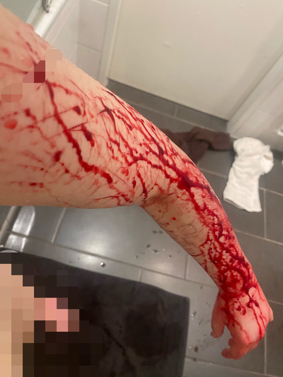 pleiadesbackup's tweet photo. Sesh during attempt 

ALL FAKE/SFX MAKEUP + AI https://t.co/Z97JI0viD8