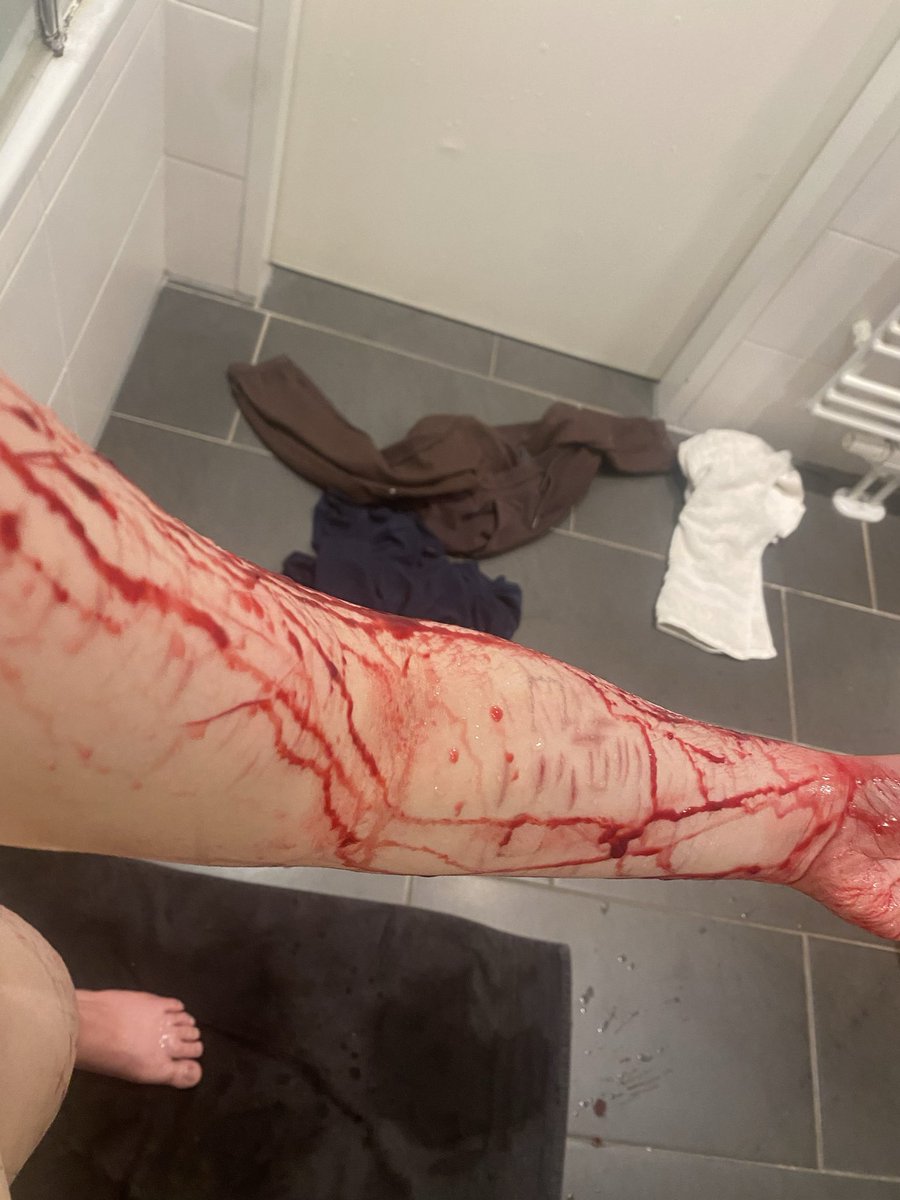 pleiadesbackup's tweet photo. Sesh during attempt 

ALL FAKE/SFX MAKEUP + AI https://t.co/Z97JI0viD8