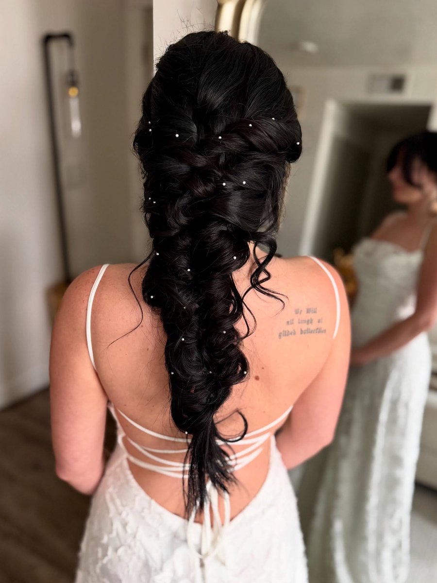RemonaKulp2x8x's tweet photo. The braid, the pearls, the dress, the women. I’m obsessed with everything about Kimberlee’s rehearsal dinner style. This boho braid gives major princess vibes, and I can’t get enough. https://t.co/XhHDKj0Ts1