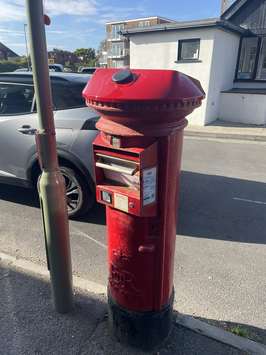 GerryHectic's tweet photo. Happy #PostboxSaturday front & backsides #Barton #Hampshire #NotDorset https://t.co/Zr3QTON0t9