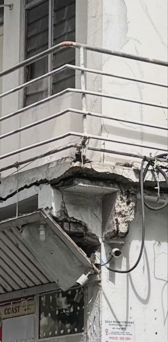 julishaibrahim's tweet photo. This building on Violet Magu. Looks like disaster waiting to happen. Police tape drawn months back but after few days it was taken off. Who will take responsibility if something dangerous happens?
@adamazim @PoliceMv @MaleCitymv https://t.co/hvh70c6L1q