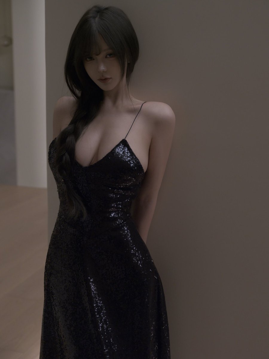 zzzzztok's tweet photo. 那么多年过去了，米娜依旧那么性感美丽 https://t.co/sKZYYderb9
