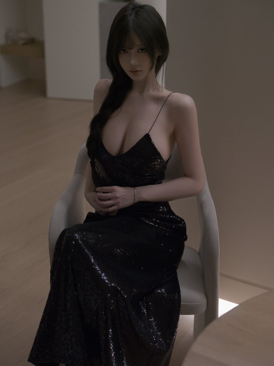 zzzzztok's tweet photo. 那么多年过去了，米娜依旧那么性感美丽 https://t.co/sKZYYderb9