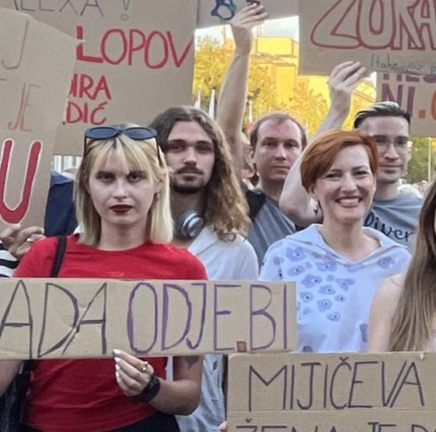 KErdlen's tweet photo. @AstaVrecko v boju za "strpen in spoštljiv politični diskurz". https://t.co/delTHwm0T0