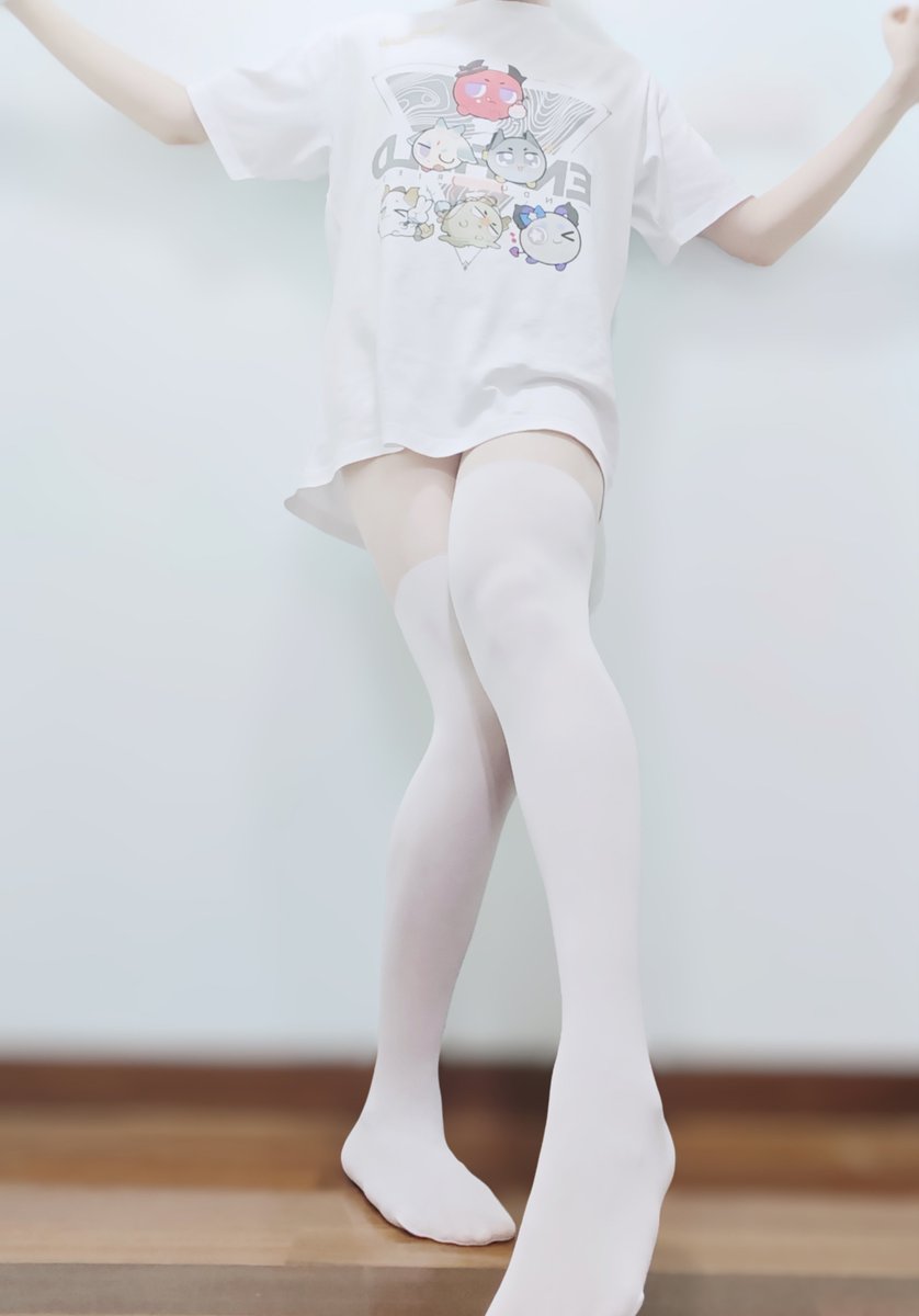 DHgodwar's tweet photo. 新买的终末地和优衣库的联动短袖😘
这次是没有烧杯文案的清水
#男娘 #伪娘 #Endfield‌ https://t.co/PKMsPgyzx2