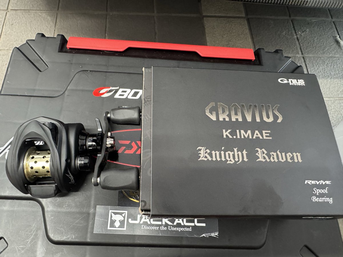 TakaRS6's tweet photo. ダイワ、シマノ以外のリールを初購入。重さは21ジリオンとほぼ同じ。はたして…?
#KnightRaven https://t.co/HboPLD4Em4