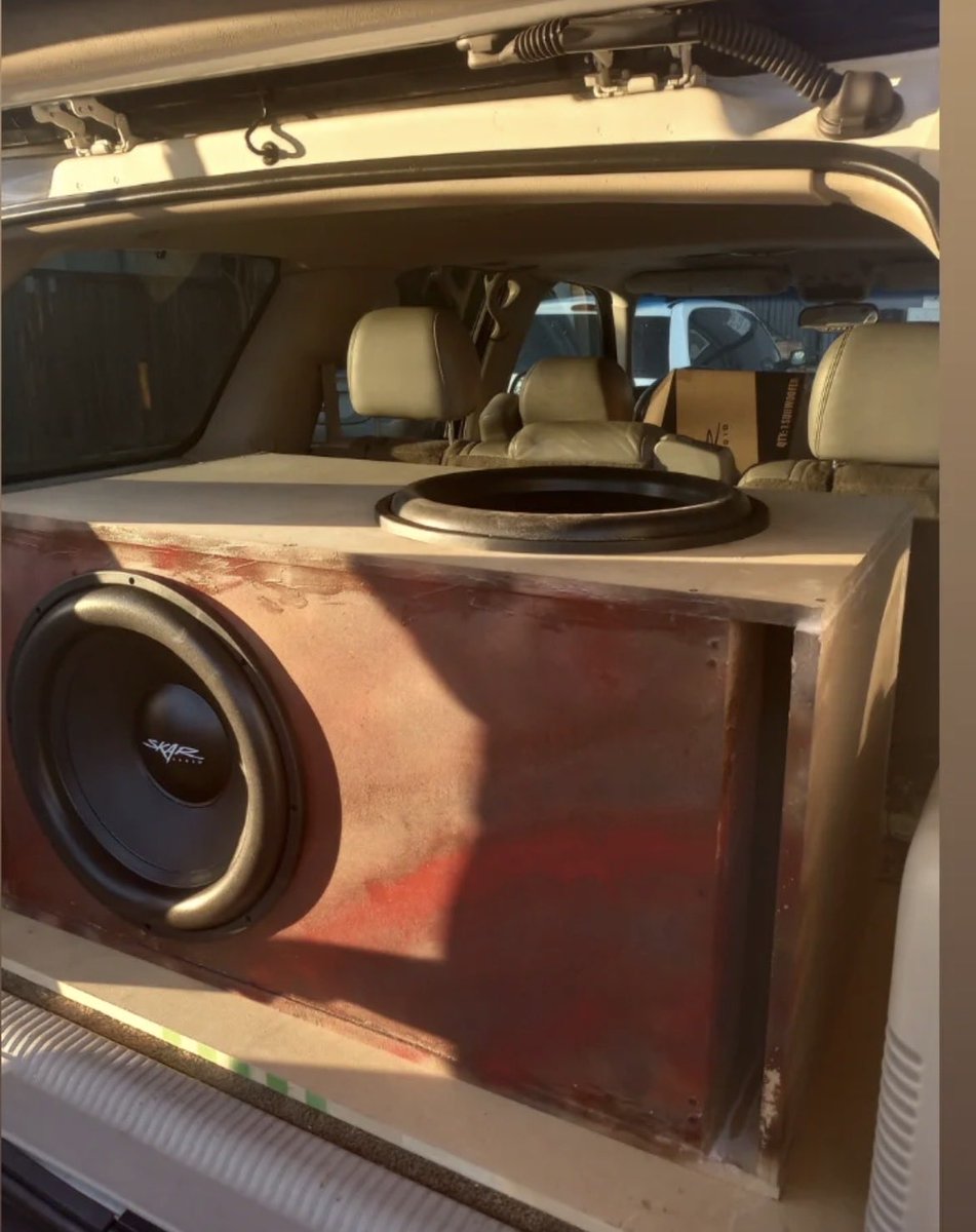 TD_B89's tweet photo. Back in 2023 when I built my dream car. 

Pearl white  2nd generation  Escalade. 

The two 18” subwoofers in the back would have the pictures hanging on the walls inside your house falling down when I drove by. Honestly had to turn it down in old neighborhoods because I didn’t want to damage peoples property. 

Also had the 26” rims on there. Whole thing was clean inside out. Unfortunately it got stolen while parked at the San Antonio airport. One day I’ll get another one, this time with the 6.2L.