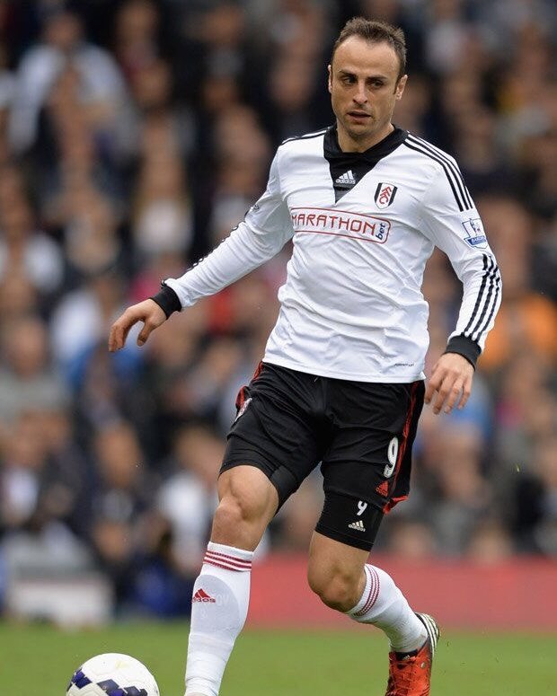 FootyTimeless's tweet photo. 🔙 Berbatov • Fulham ⚪️⚫️ https://t.co/pG2VhcYnh8
