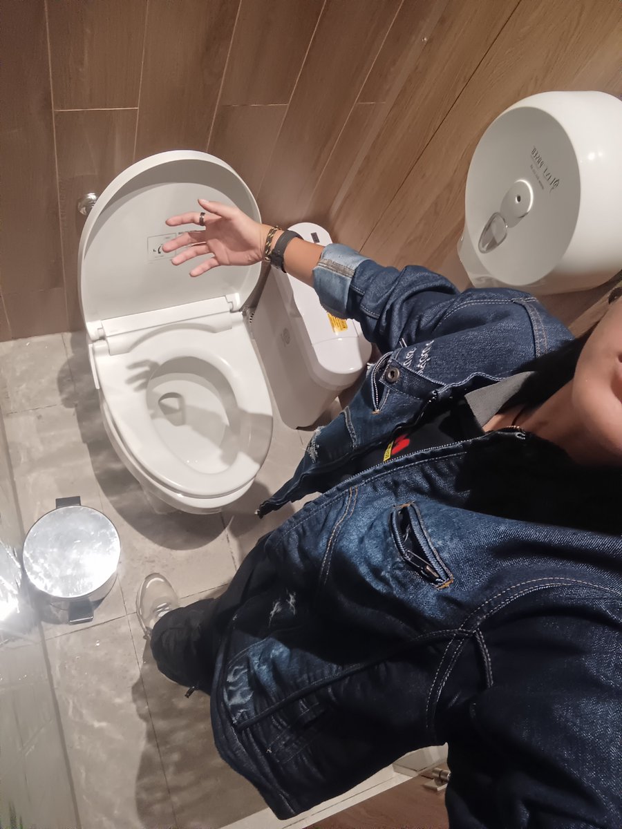 muffinnkaffi's tweet photo. hobby : ngedate sm toilet https://t.co/HQg2ed5eSl