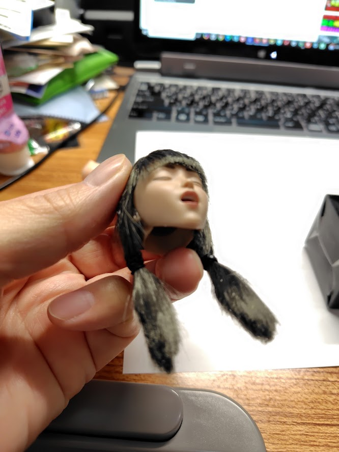 ryonalosers's tweet photo. @nao_11o29 »掛けない
＿人人人＿
＞嘘だ！＜（雛見沢風味
￣Y^Y^Y￣
やっぱ慣れる位書いてるって事ですよねぇ。1/6フィギュアヘッド買い写メって模写してますがコレはひょっとしてMMDでも導入して表情ごと作って模写った方が良いのか？と最近思いつつあります。 https://t.co/WvRO7jMu22