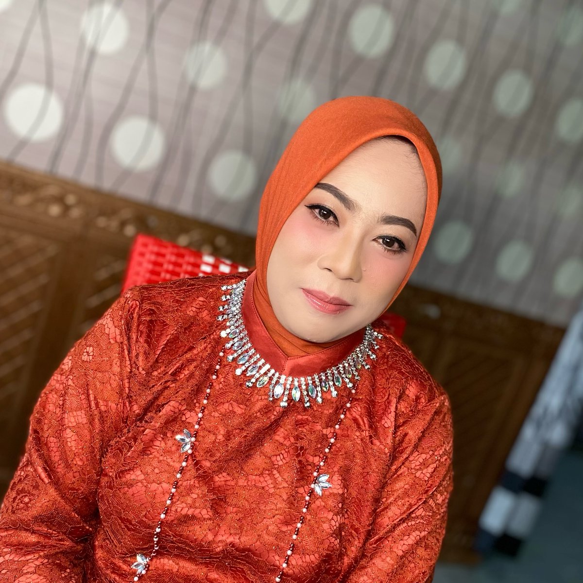 SeemaMeis's tweet photo. Sister of graduation 
Brushed makeup by Hanakp

Kami menerima jasa lukis henna dan makeup. Info: 082184047227 https://t.co/BOeUwtCMfH