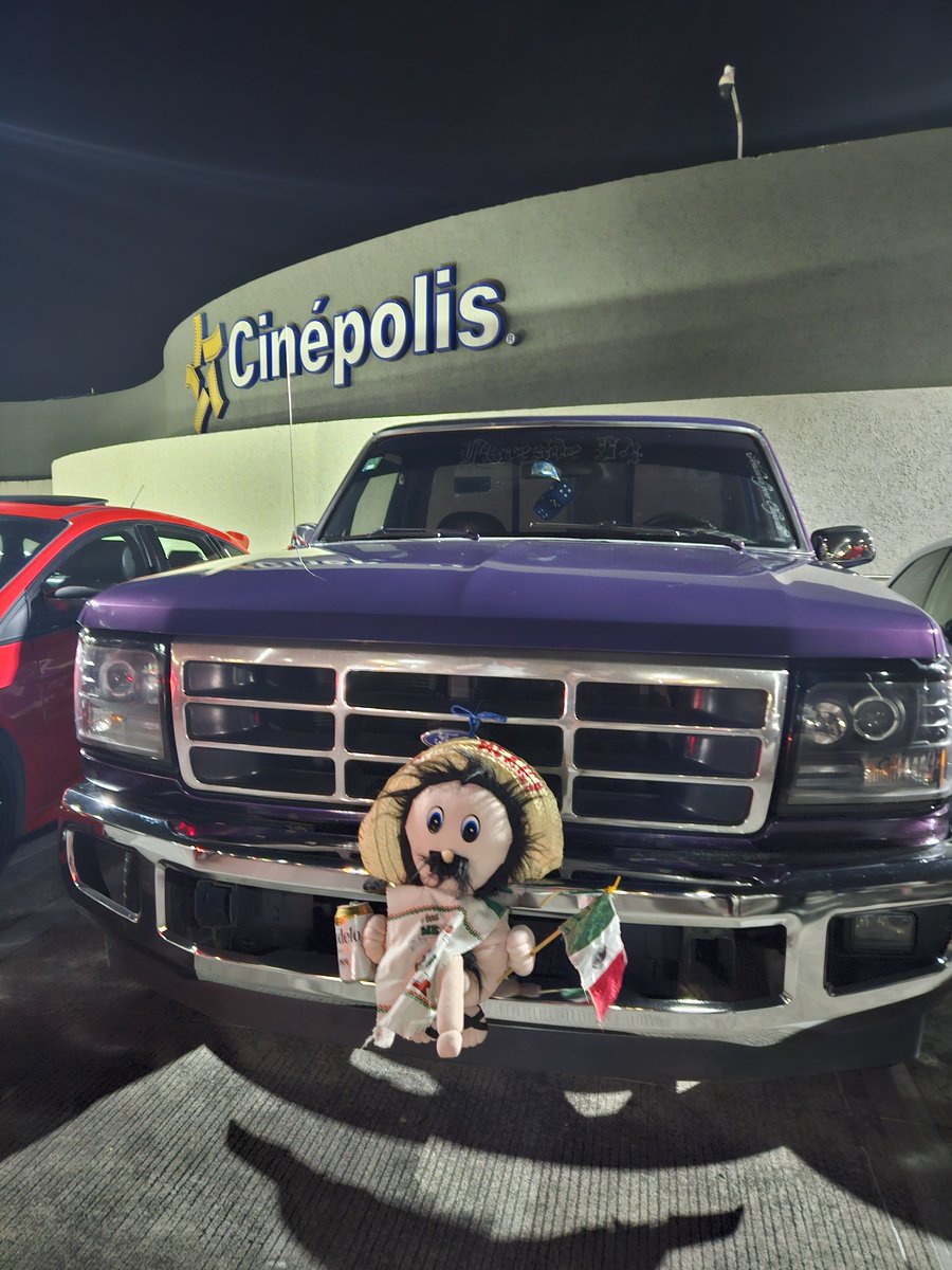 JCinta03's tweet photo. Yo chingue y chingue que quiero ir al Car Meet de plaza Cristal, las fotos que tomo: https://t.co/EtNswpmEFj