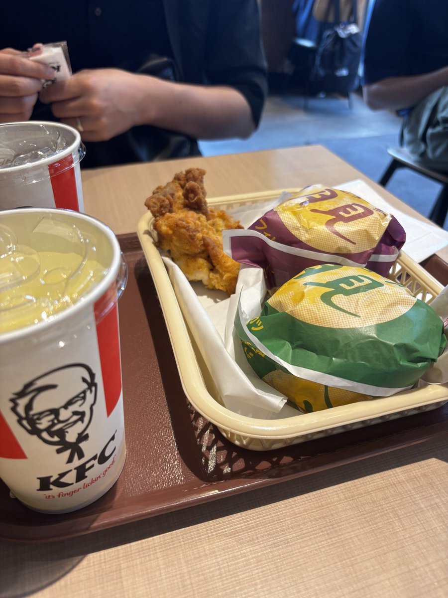 ohashi_hands's tweet photo. サロメさま配信見た後なので月見食べにきた https://t.co/LaH4aYYptp