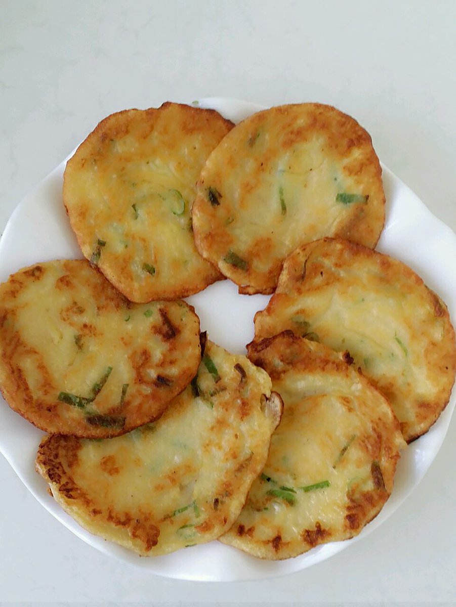 MorganGillqwti's tweet photo. Hoy hice tortilla de patatas casera, jugosa y llenita de sabor, perfecta para la merienda o cena ligera!， https://t.co/iesopCIj4n