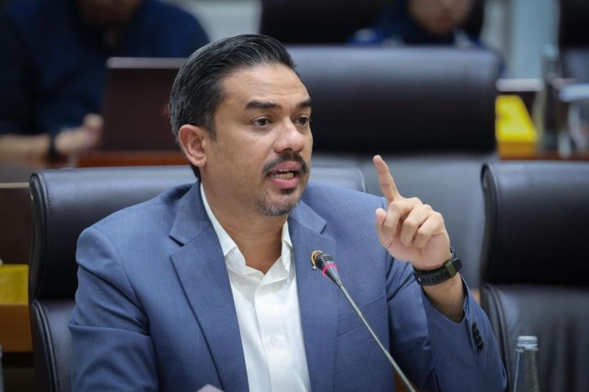 LambeSahamjja's tweet photo. menteri umkm minta mahasiswa berwirausaha:
- katanya mahasiswa harus cepat lulus 
- lalu jadi pengusaha
- katanya harus bikin bisnis baru dengan inovasi dan 
- berani ambil risiko
- dia nilai terlalu banyak orang yang gantung ke sektor formal sekitar 85,3 juta pekerja https://t.co/Qoj8HN1j4w