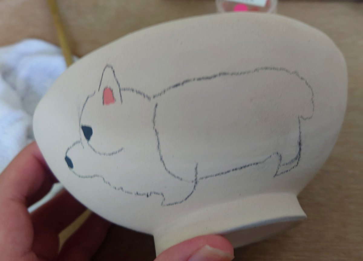 ShootaroEnds's tweet photo. 土曜日だからお茶碗にコーギー描いてる https://t.co/vhwCqQ0go2