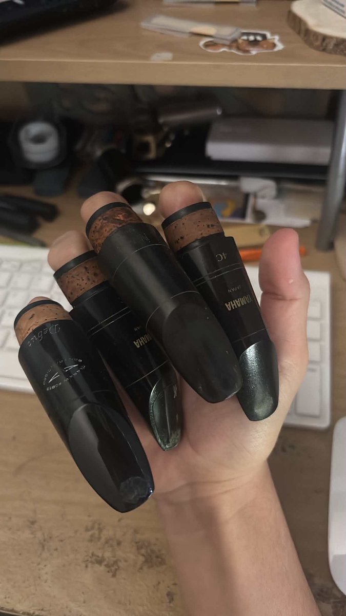 UWxird's tweet photo. Yall like my nails?? #clarinet #squidward https://t.co/xIoHGN64zV