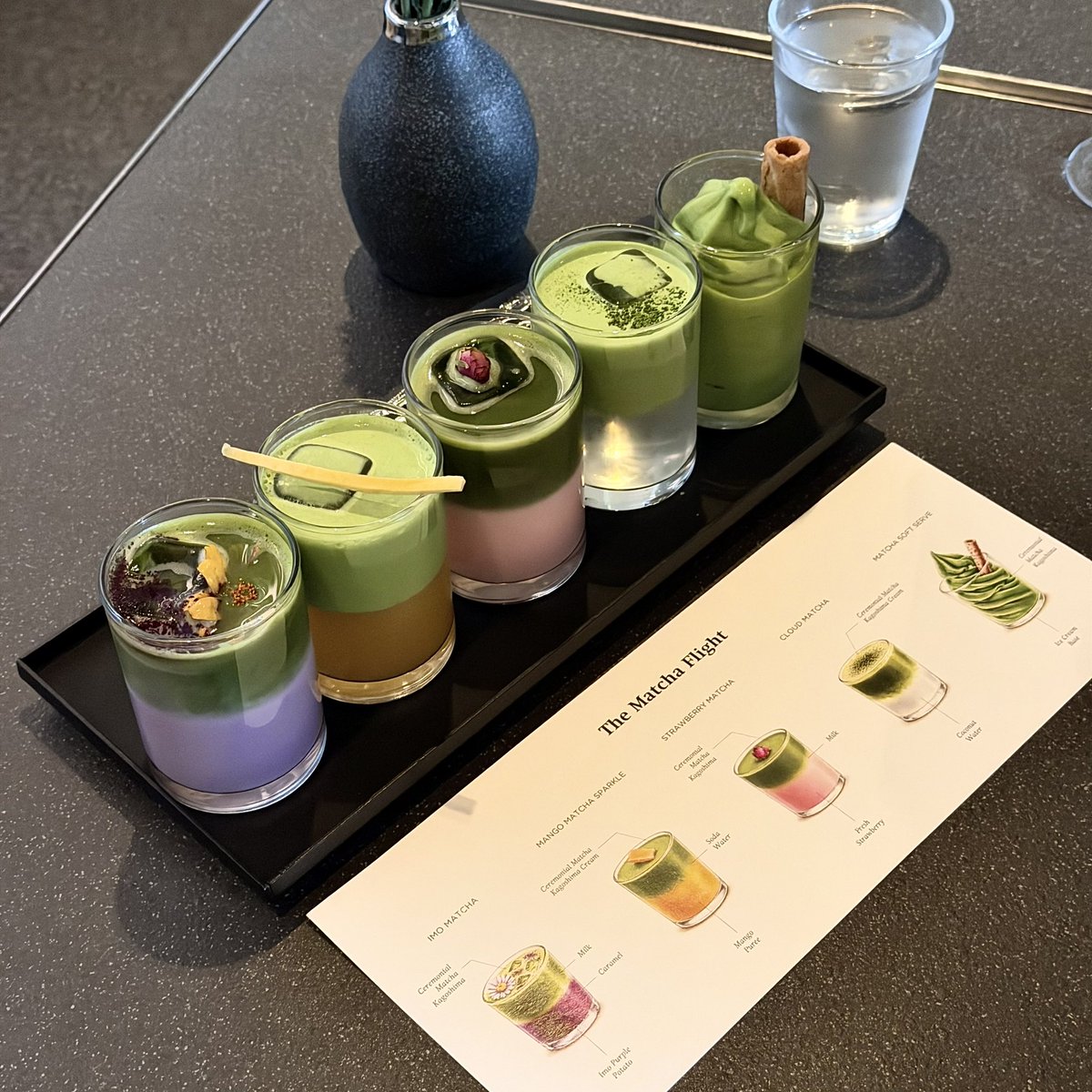 shopevtyw's tweet photo. AVANTCHA Thailand แบรนด์ชาระดับโลกจากดูไบ 🇦🇪 ที่นี่เป็นทั้ง Tea Bar & Shop และ Cocktail Bar กิ่งมาจัด🍵 เซ็ทมัทฉะ 5 แก้ว 350.- 🥹💚 อันนี้ดีงามมากกก ได้ลองหลายรสในเซ็ทเดียว แถมฟีลพรีเมียมเกินราคา!
🍠 มัทฉะมันม่วง — นวลๆ หอมมัน
🥭 มัทฉะมะม่วง — มีโซดาซ่าๆ เปรี้ยวหวาน สดชื่น
🍓 สตรอว์เบอร์รีมัทฉะ — ฟีลนมชมพู หอมๆ
🥥 Cloud Matcha — ท็อปโฟมมะพร้าว หวานหอมกำลังดี
🍦 Matcha Soft Serve — อันนี้ชอบสุด! ละมุนมากกก 🤏🏻
📍 AVANTCHA Tea & Cocktail Bar
⏰ เปิดทุกวัน 09.00–21.00 น.
พฤ.–ส. เปิดถึง 00.00 น.
🚆 BTS ทองหล่อ ทางออก 1 เดินประมาณ 4 นาที
 #AVANTCHAThailand #ร้านมัทฉะทองหล่อ #มัทฉะ #ทองหล่อ #matcha