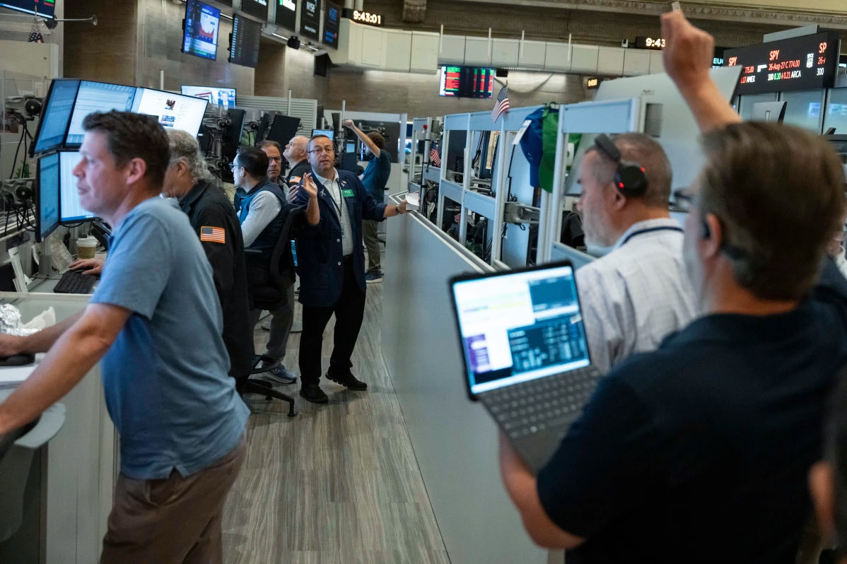 AtlasPolios's tweet photo. 📈 US ADDS 162,000 JOBS IN AUGUST

US employers added 162,000 jobs in August far above economists’ expectations while unemployment remained at 4.1%.

The stronger labour data increased expectations that the Federal Reserve could raise interest rates, although its next decision remains uncertain.